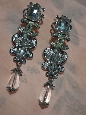 Designer-Inspired Silver Crystal Drop Earrings in Clear New.